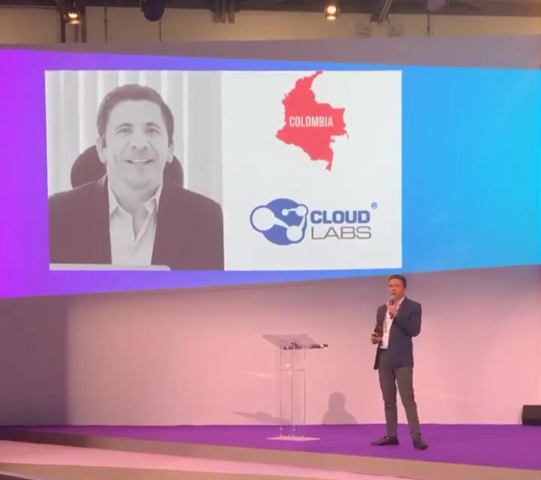 Jiovany Orozco representando CloudLabs en BETT Show 2020